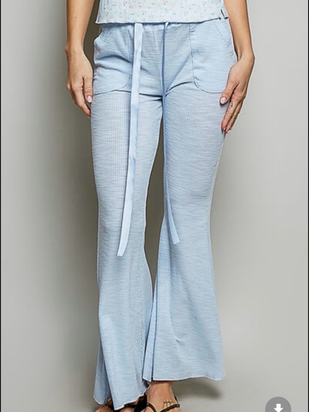 👄 Hello Gorgeous! POL Tie Front Floral Pattern Crochet Vest with Scalloped Edge - Picture 13 of 16